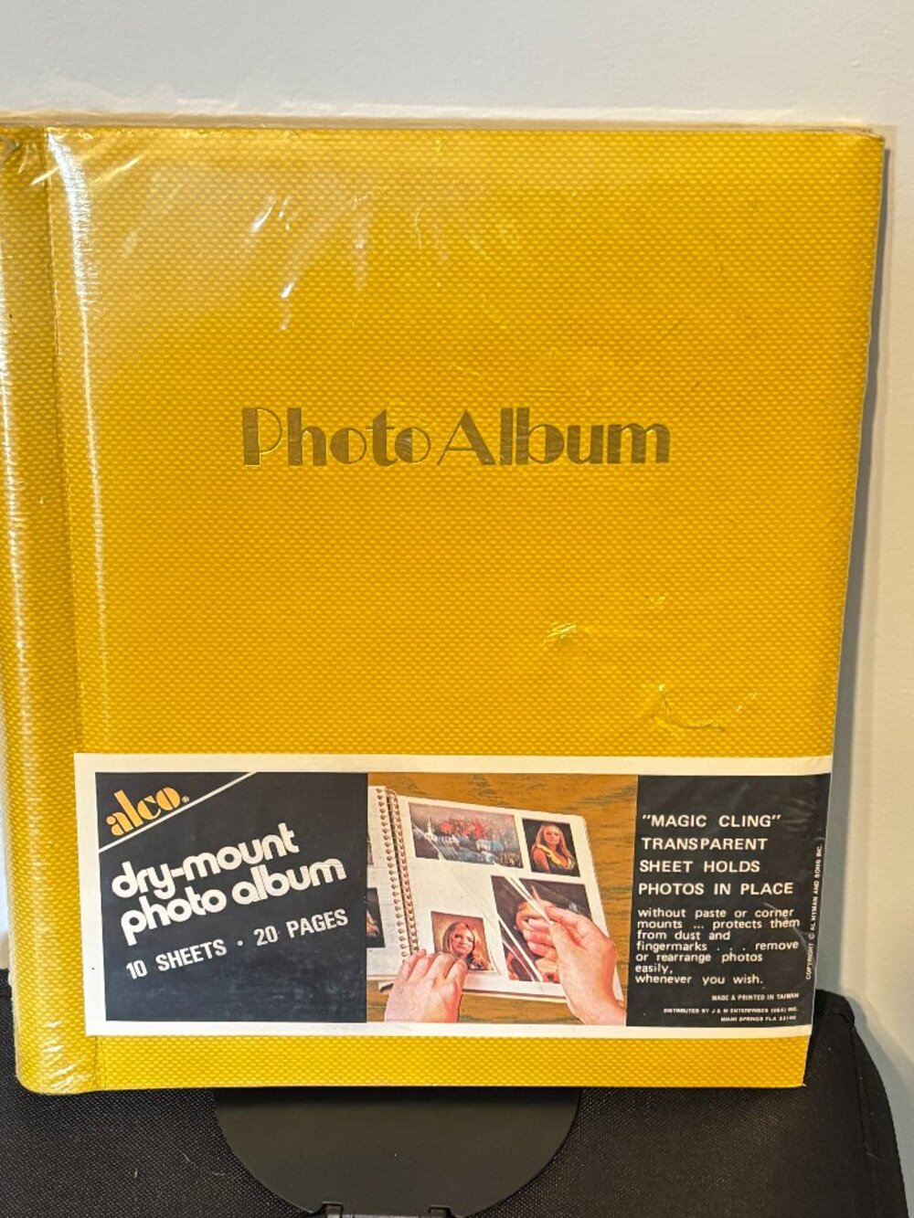 NOS VTG MCM retro Magic Magnetic yellow 70's photo album 20 pages harvest gold
